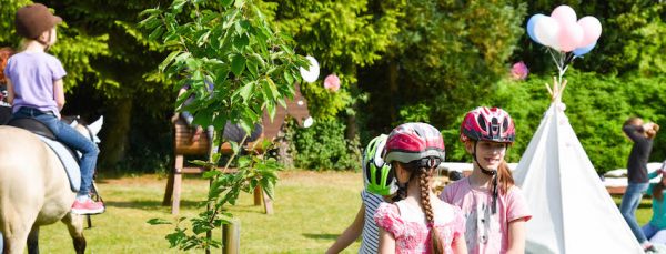 Pferdeparty Ponyreiten im eigenen Garten! Spielpferd.de
