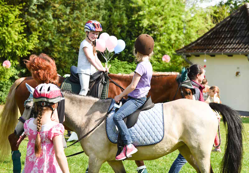 Pferdeparty, Ponyparty, Pferde, Kindergeburtstag im Garten, Ponyreiten, www.spielpferd.de